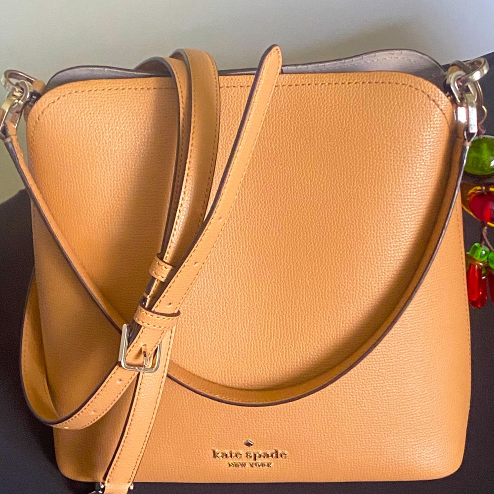 Kate spade New York Darcy large bucket bag. Like new